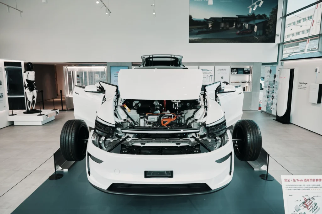 全台唯一 Tesla Museum 南港揭幕　推出本季新車主抽 10 股 Tesla 股票活動