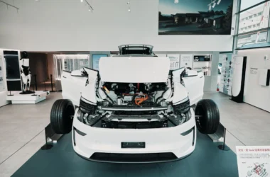 全台唯一 Tesla Museum 南港揭幕　推出本季新車主抽 10 股 Tesla 股票活動