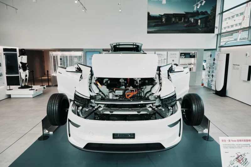 全台唯一 Tesla Museum 南港揭幕　推出本季新車主抽 10 股 Tesla 股票活動