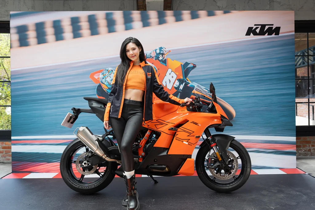 KTM 承襲 MotoGP 科技的性能旗艦 990 RC R