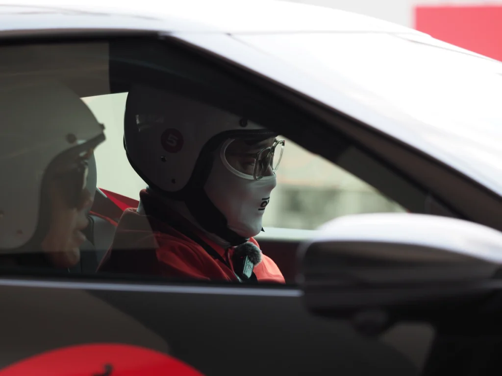 透過加入 Club Challenge，車主無需具備 FIA 賽車執照，即可選擇於鈴鹿、富士、上海等國際級頂級賽道，盡情享受 296 Challenge 賽車的極致魅力