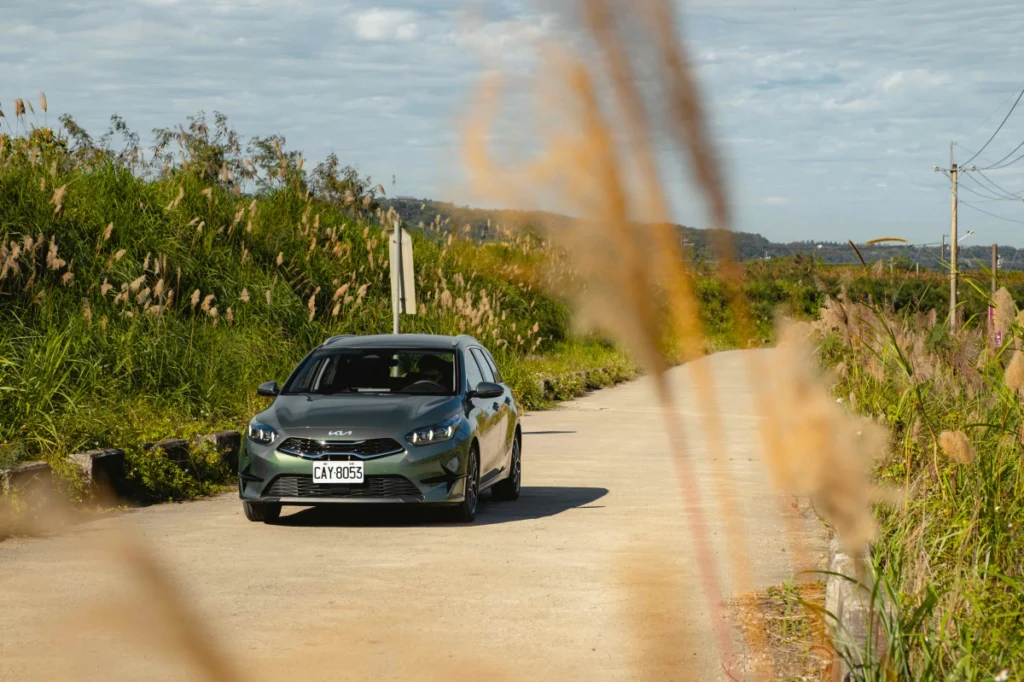 Kia The Ceed Sportswagon以限時99.9è��元起即可入主，成為同級唯一百萬元內的歐洲進口油電跑旅。