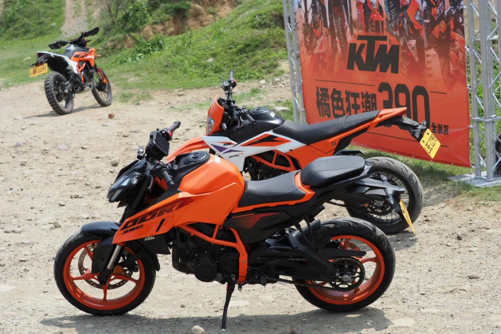 KTM 390 ADVENTURE X 與 390 DUKE