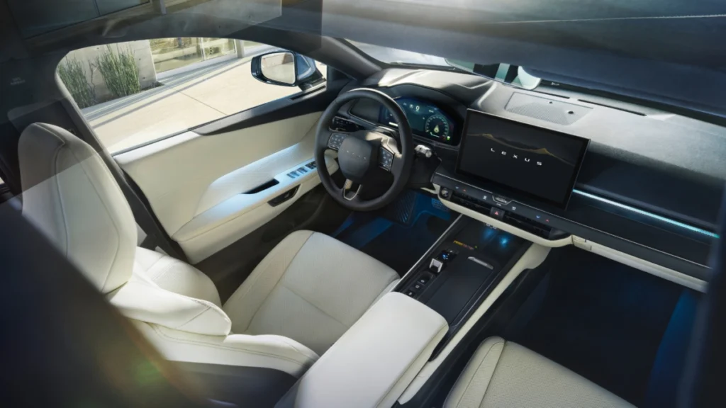 內裝座艙延續 Tazuna 全環繞駕駛概念