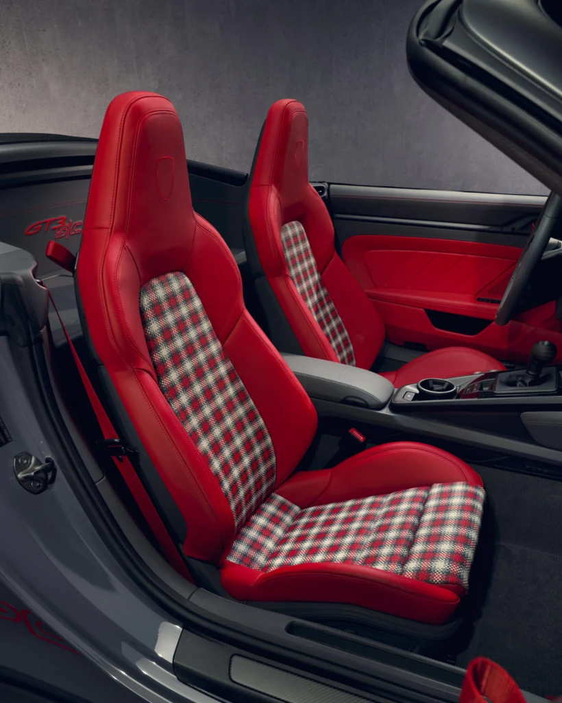 保時捷個人化訂製部門（Porsche Exclusive Manufaktur）特別為 911 GT3 S/C 推出 Street Style套件，賦予更高辨識度與獨特個性。
