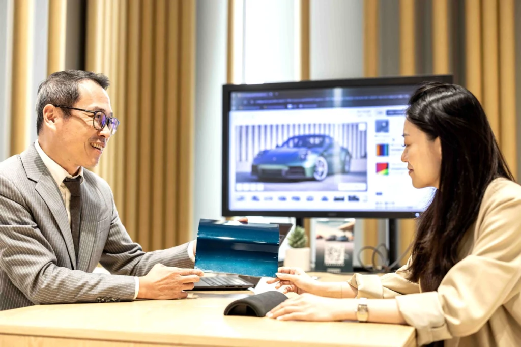 造訪賓客不僅能近距離探索保時捷的卓越產品陣容、享受專屬客製化諮詢，更能細細品味保時捷車主獨享精品系列商品。

 