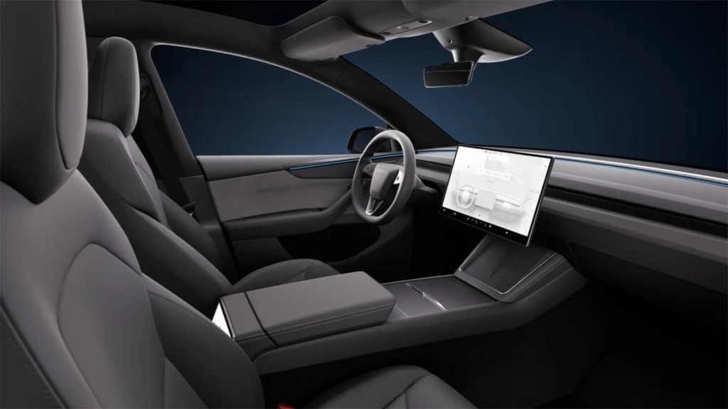 推出 Model Y 全車系黑化版本,深黑色頂棚提供更沉穩的內裝質感,全車系標配超過 2,100 公升的儲物空間,Long Range 版本續航里程達 641 公里(WLTP)。