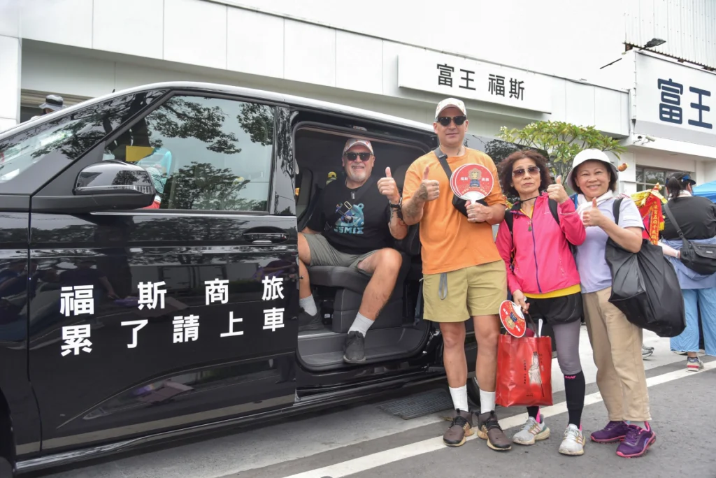 福斯商旅經銷商守護大甲媽祖遶境18年