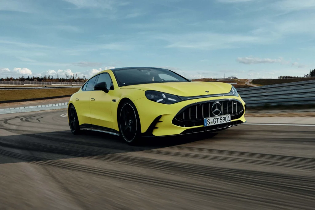 The all-new Mercedes-AMG GT 4-Door Coupé 採用三具高度創新的軸向磁通電動馬達，得以爆發 1,169 hp 最大馬力。