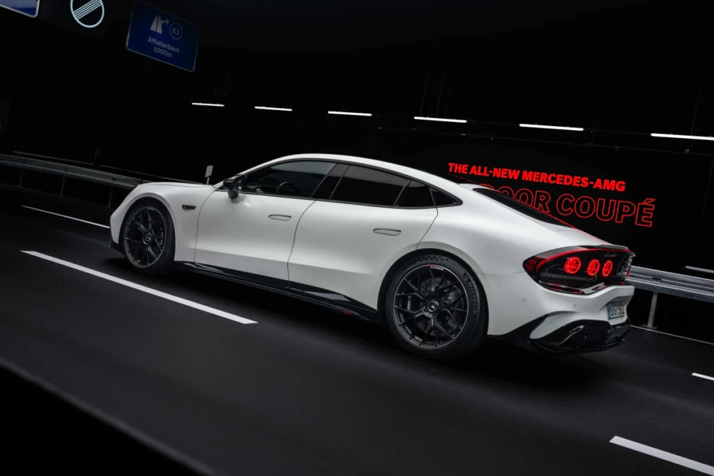 The all-new Mercedes-AMG GT 4-Door Coupé 導入主動式 AEROKINETICS 空氣力學科技，讓每道氣流都成為性能的一部分。
