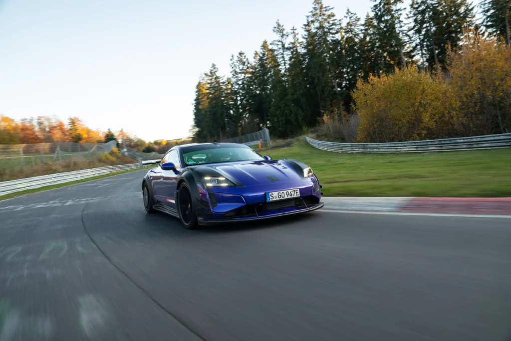 搭載 Manthey 套件之 Taycan Turbo GT 以 6 分 55 秒 533 締造巔峰