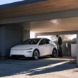 國際油價飆升　電動車每年省 3 萬元燃油費　Tesla 首公開台灣近 8 萬車主過半安裝家用充電
