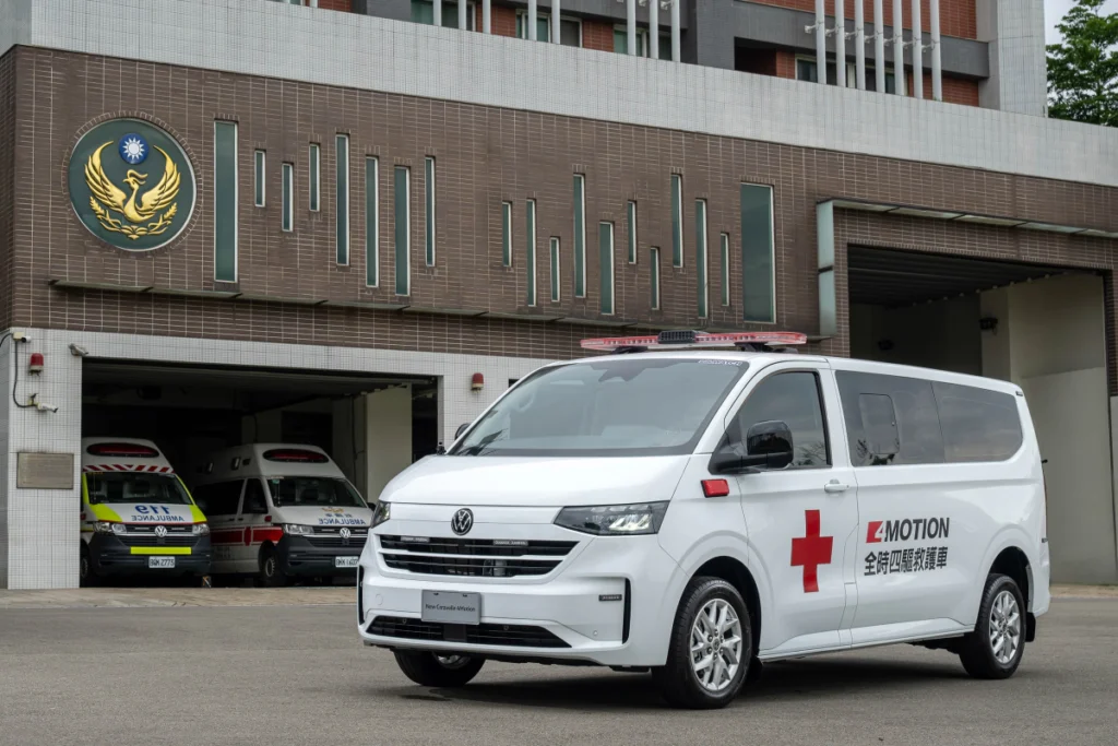 New Caravelle 4MOTION救護車,同級唯一搭載4MOTION 全時四輪驅動系統,專為偏遠山區或崎嶇地形出勤救災使用。