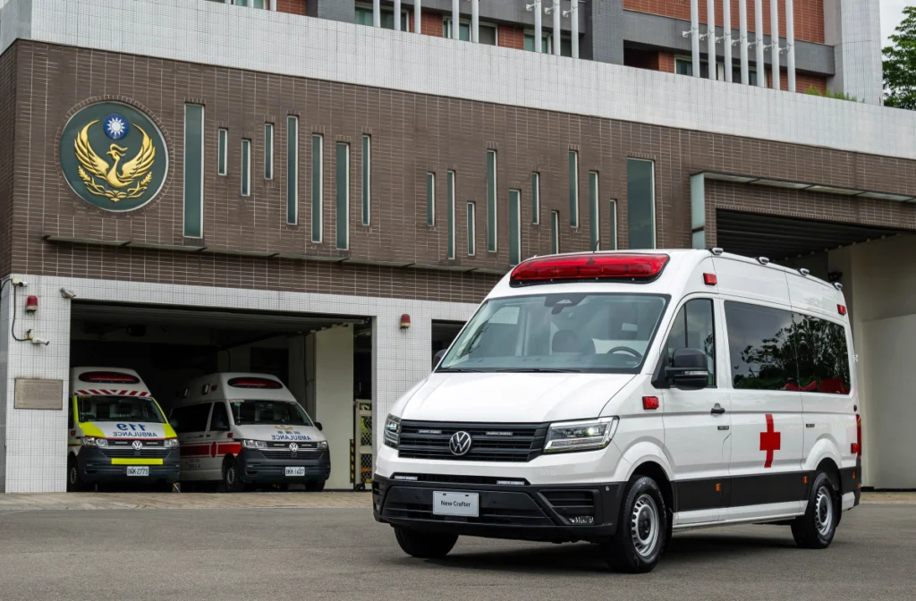 全台首創New Crafter高頂救護車,以旗艦級行動急診室之名正式投入第一線執勤。