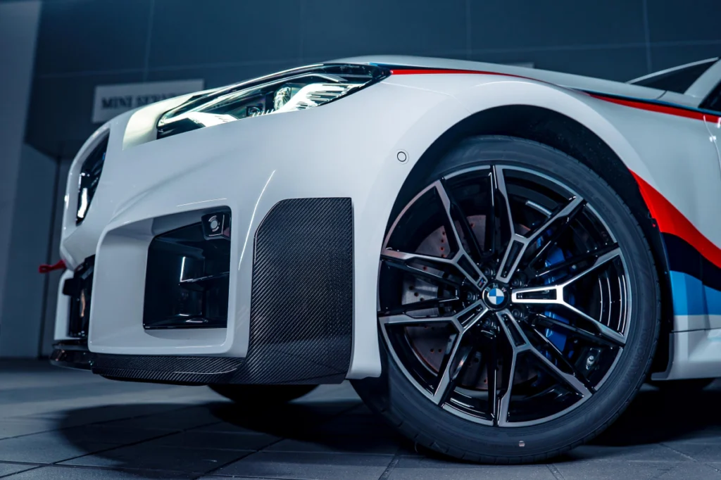 BMW M2 Limited Edition 10 Jahre Taiwan車前霸氣的碳纖維前定風翼吸引眾人注目。