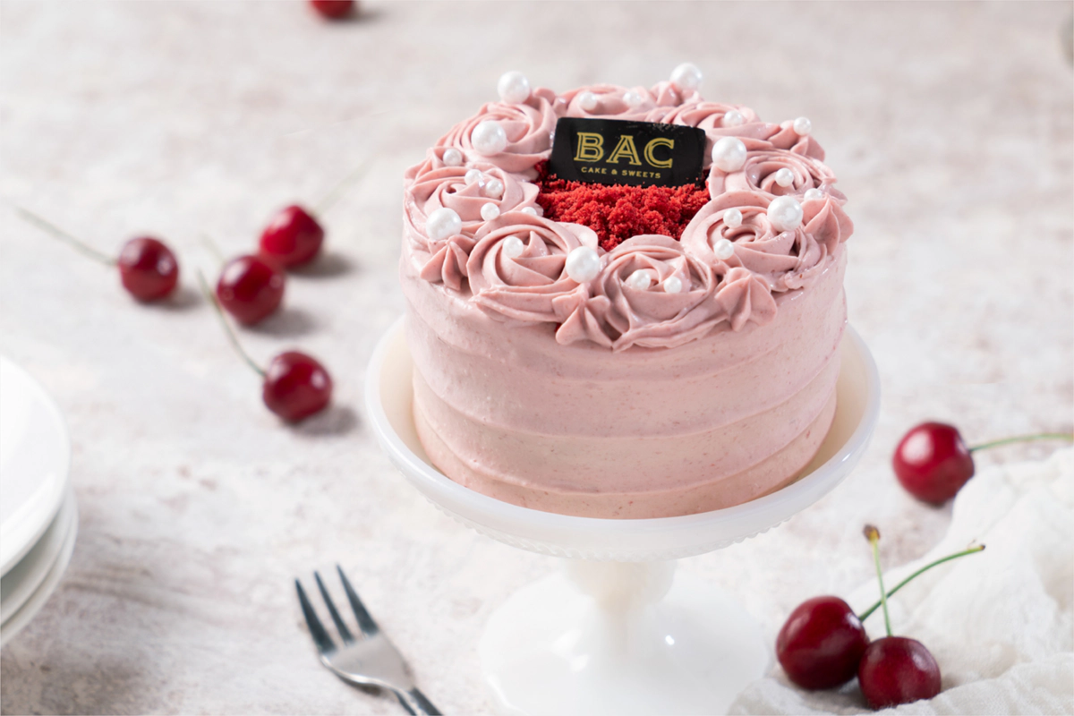 畢業季最有儀式感的甜點祝福，BAC「玫瑰紅絲絨蛋糕」給予最閃耀的紅運祝福