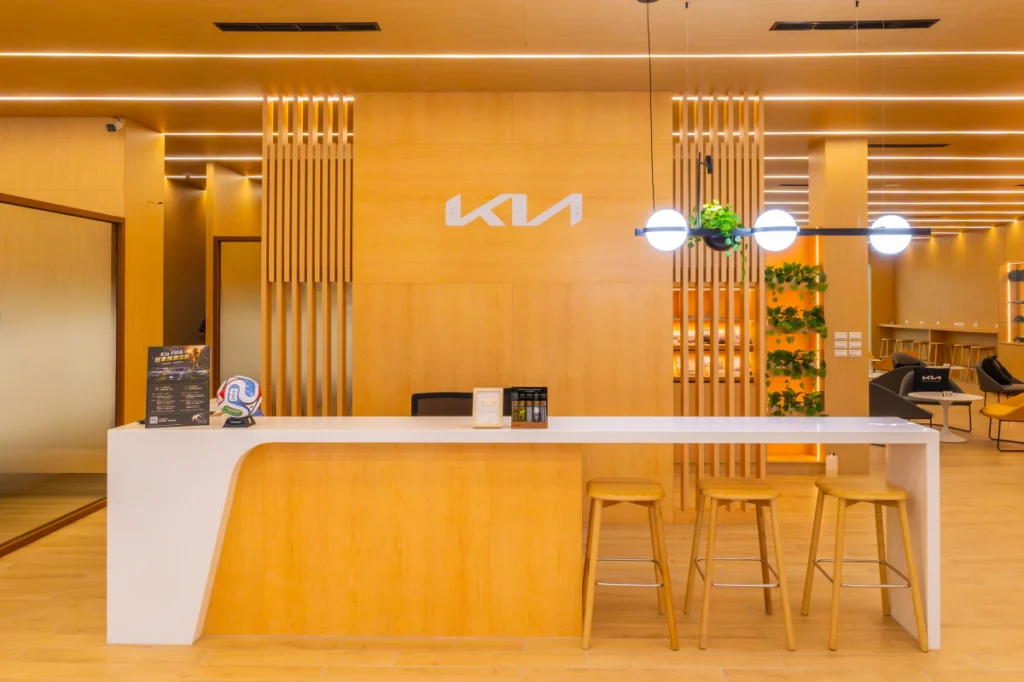 升級後的Kia嘉義3S展示服務中心，新增商用車專屬展示區及新車交車室，全面提升顧客體驗。