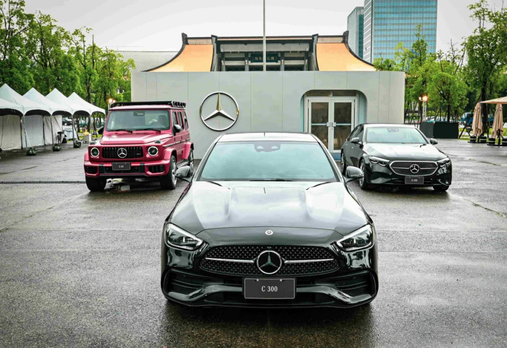 新世代登場，現場展出 C-Class、E-Class、G 63 等車款，完整呈現 Mercedes-Benz 當前產品陣線的多元魅力。