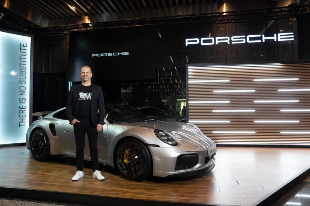 台灣保時捷總裁Christian Nater 表示：「全新 911 Turbo S 展現保時捷造車工藝的巔峰，同時再次印證：在跑車世界中，There is no substitute。」