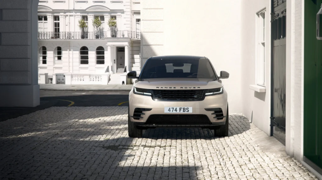 全新 Range Rover Velar Belgravia Edition 向倫敦首都圈中極具人文底蘊與奢華氛圍的 Belgravia 區致敬，展現融合歷史傳承與現代美學的質感風範。