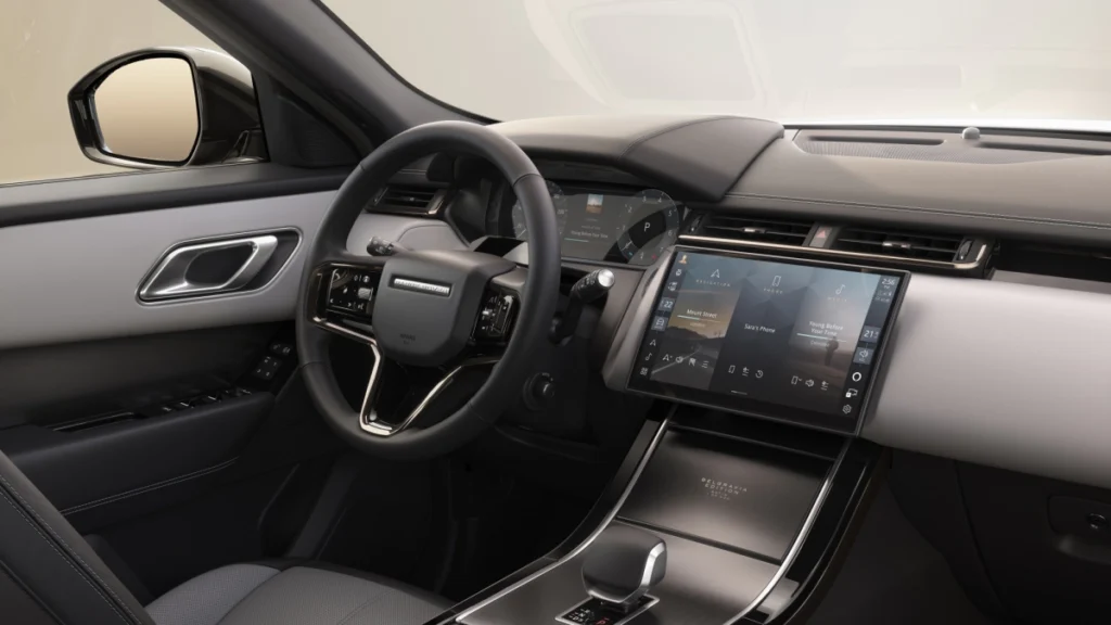 全新 Range Rover Velar Belgravia Edition 向倫敦首都圈中極具人文底蘊與奢華氛圍的 Belgravia 區致敬，展現融合歷史傳承與現代美學的質感風範。