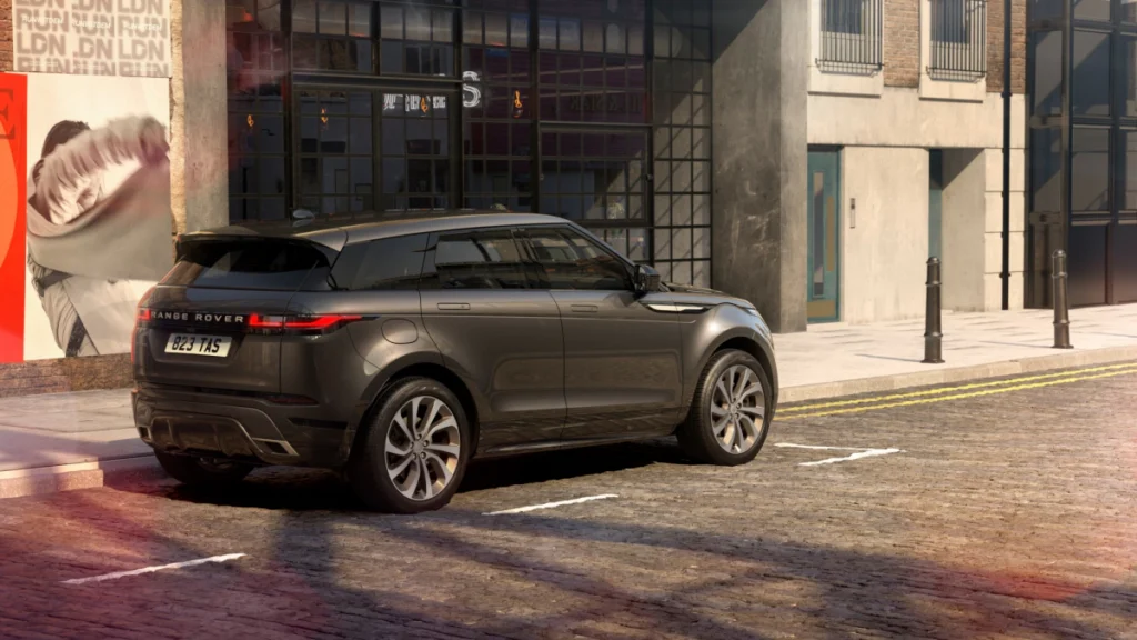 全新 Range Rover Evoque Hoxton Edition 以位於倫敦東區、充滿創意與時尚能量的 Hoxton 區命名，向其對現代文化與設計領域的深遠影響致敬。