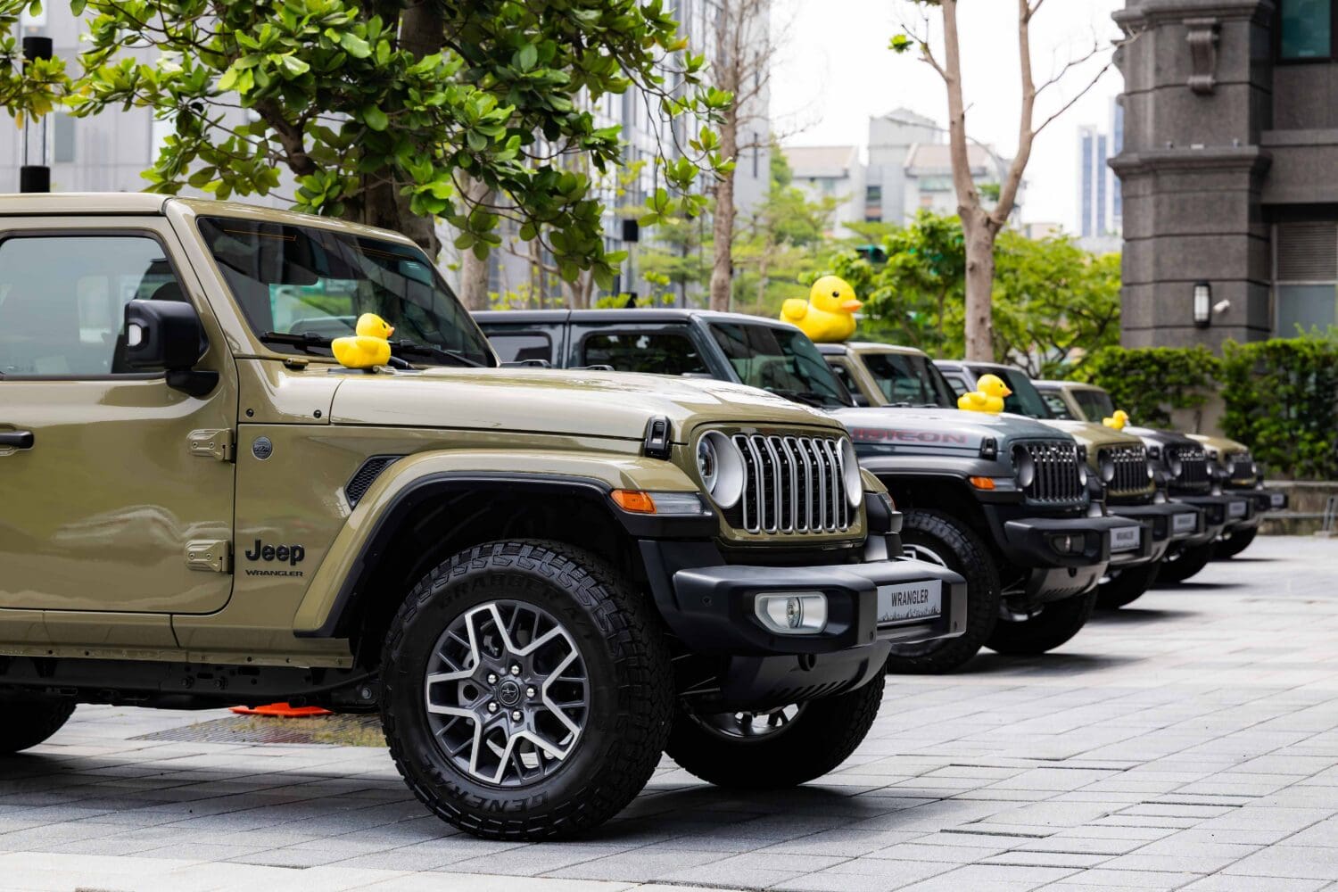 Jeep Wrangler累積接單破400張　逾百位準車主搶先交車！