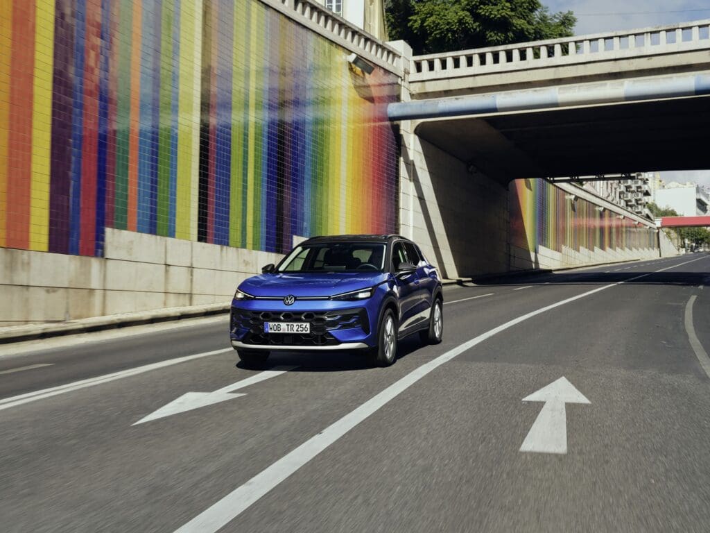 全新VW T-Roc斜背跑旅來襲！　科技空間全面躍進 極夜曜影版同步預售