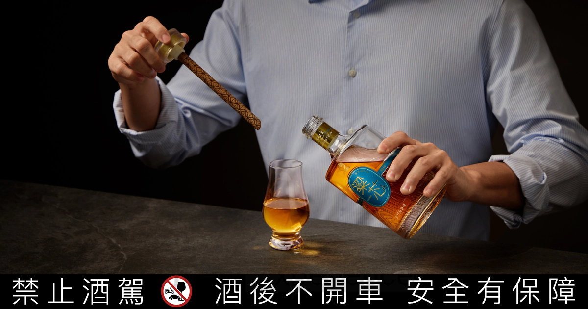 高粱酒首創玩「芯」機！黑松攜手金門酒廠推出木質風味「粱芯金門高粱酒」
