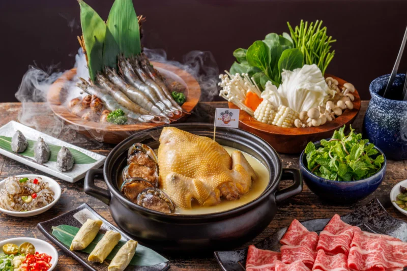 全台首創粵式「鮑福記鮑魚雞湯火鍋」，7/15進駐華山周邊！7月底前花膠買一送一