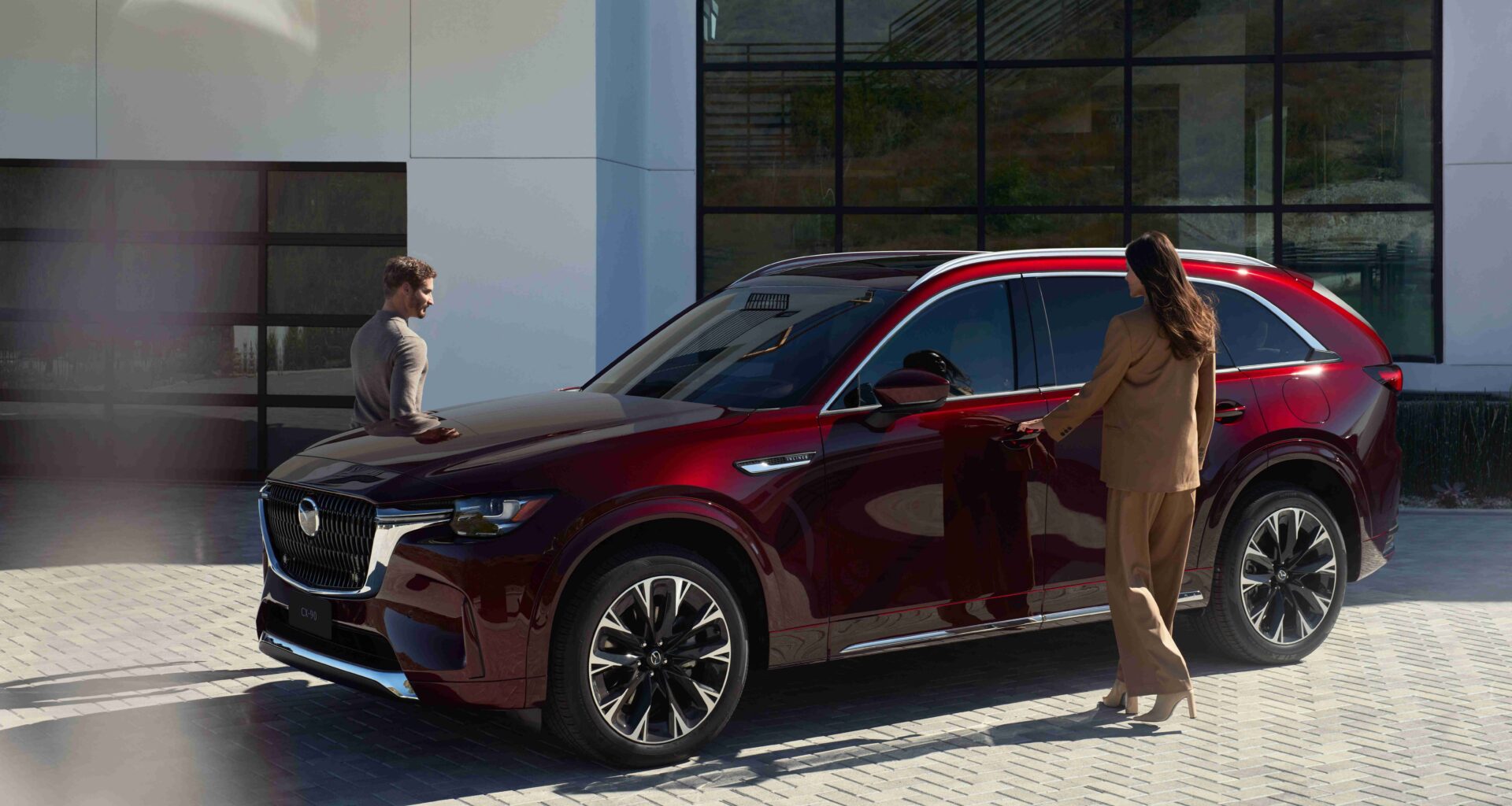 27年式Mazda CX-90七人座休旅登場　多層次安全防護與豪華科技再升級！