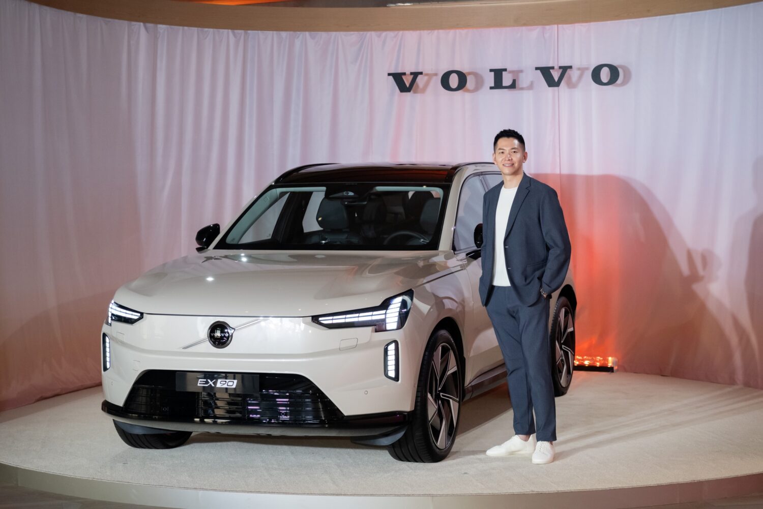 Volvo全新EX90純電旗艦休旅上市　安全、智慧開創純電世代新篇章 首月入主Plus車型享雙前座冷熱通風座椅禮遇升級